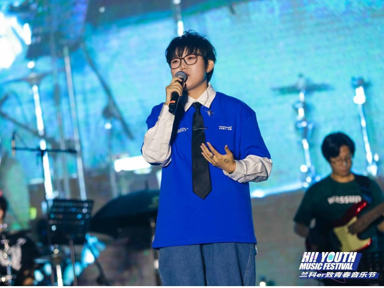 beat365正版唯一官网：草地音乐节，嗨唱燃爆毕业季！