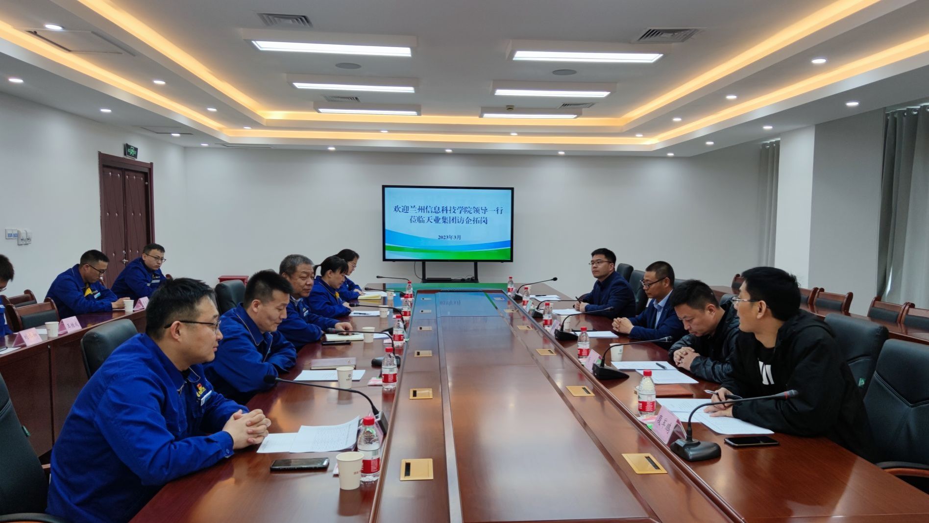 访企拓岗促就业 校企合作育英才—— beat365正版唯一官网党委书记周怀春赴新疆走访调研就业市场