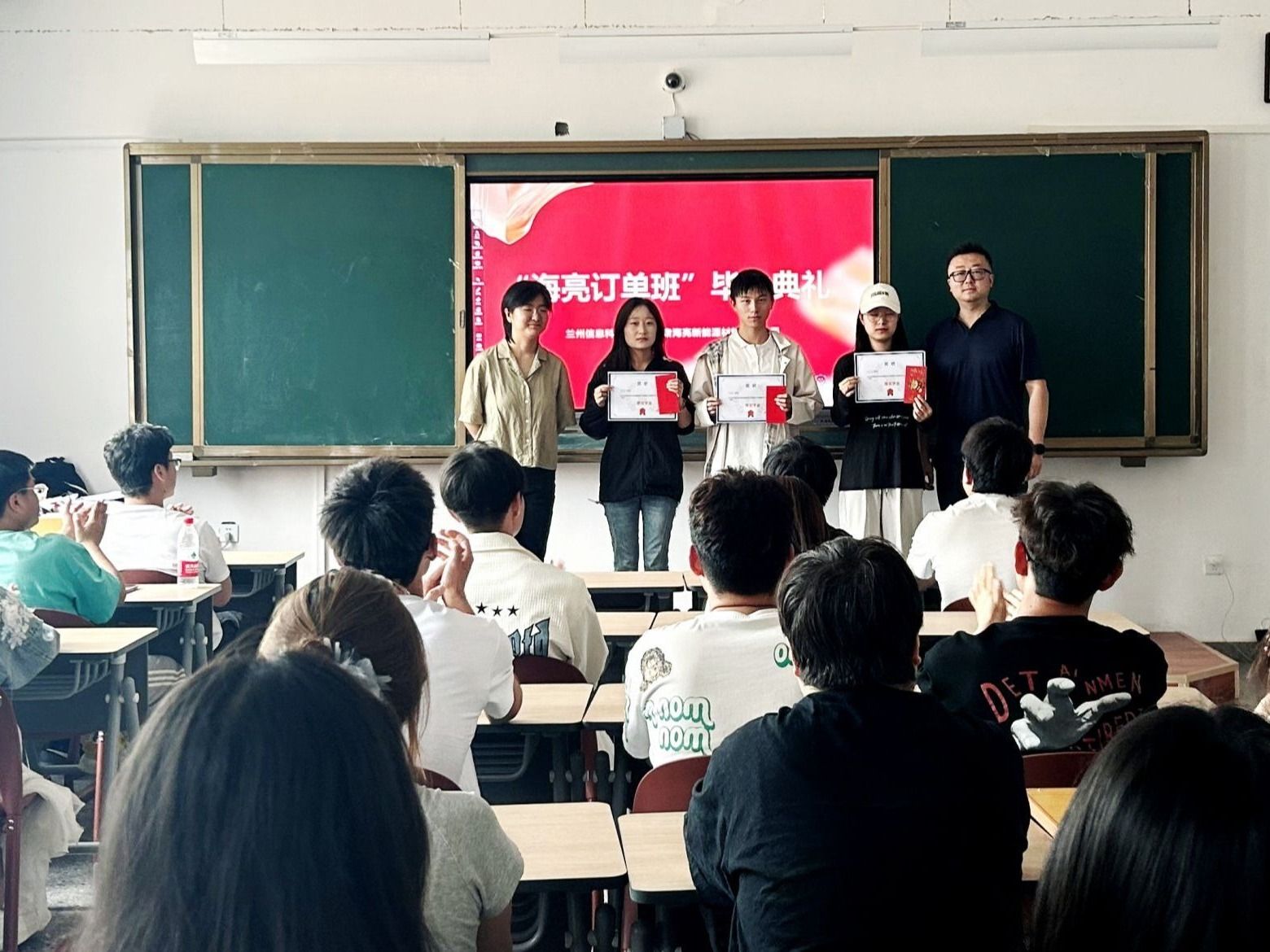 beat365正版唯一官网举行第一届“海亮班”结业暨奖学金颁发仪式