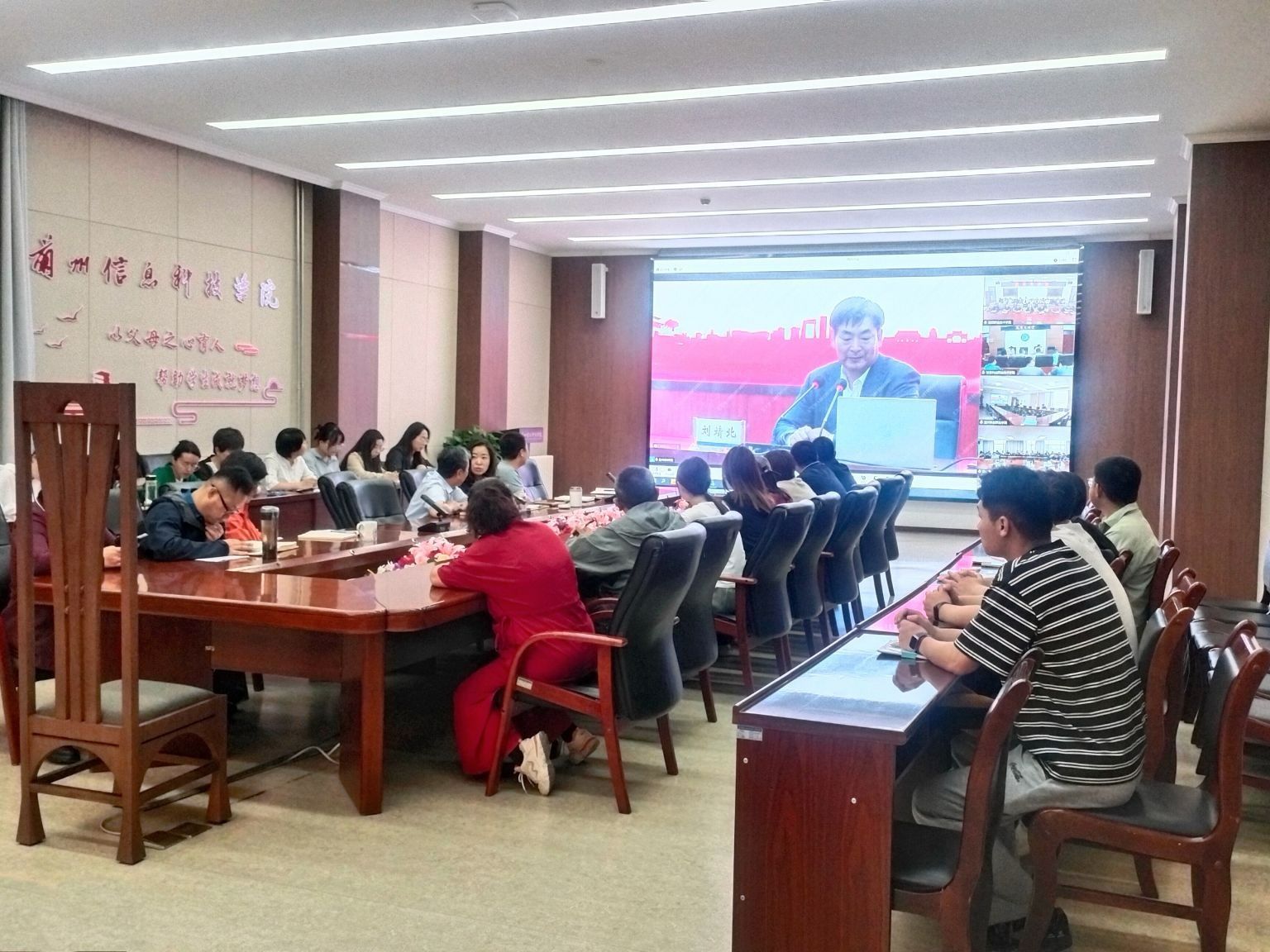 beat365官网党员干部参加“陇原大讲堂” 专题报告会
