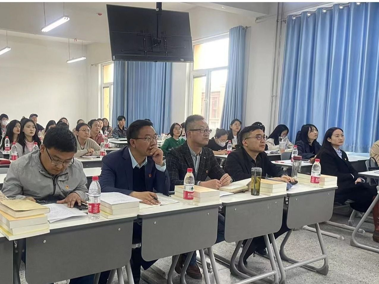 beat365正版唯一官网开展习近平新时代中国特色社会主义思想专题学习暨集体备课会
