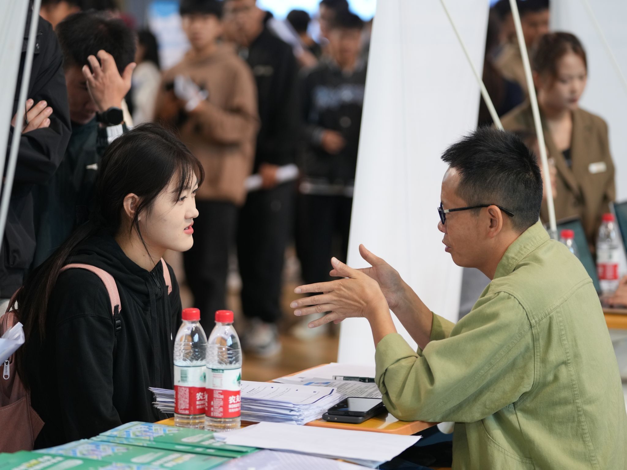 beat365正版唯一官网成功举办“奔甬而来·好企待你·在慈等你”校园专场招聘会