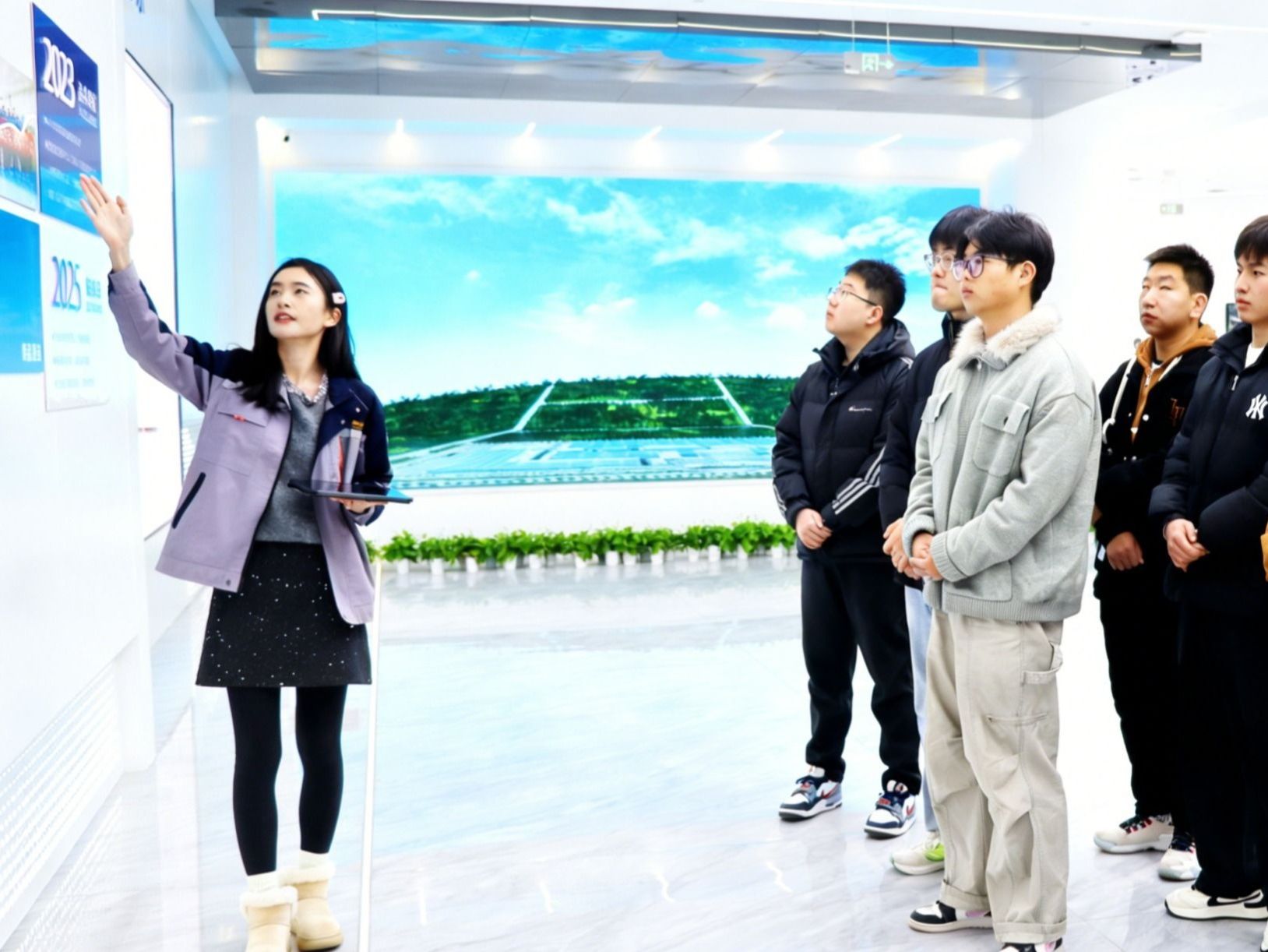 精准就业再突破：beat365正版唯一官网携毕业生赴酒泉企业实地对接促成高质量就业