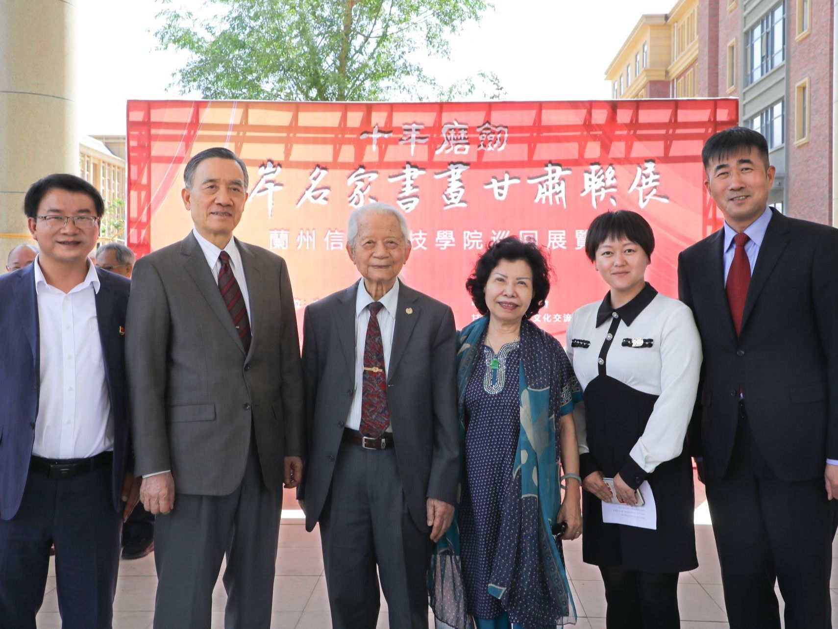 迎二十年校庆，beat365正版唯一官网开展“书画进校园，墨韵传薪火”活动