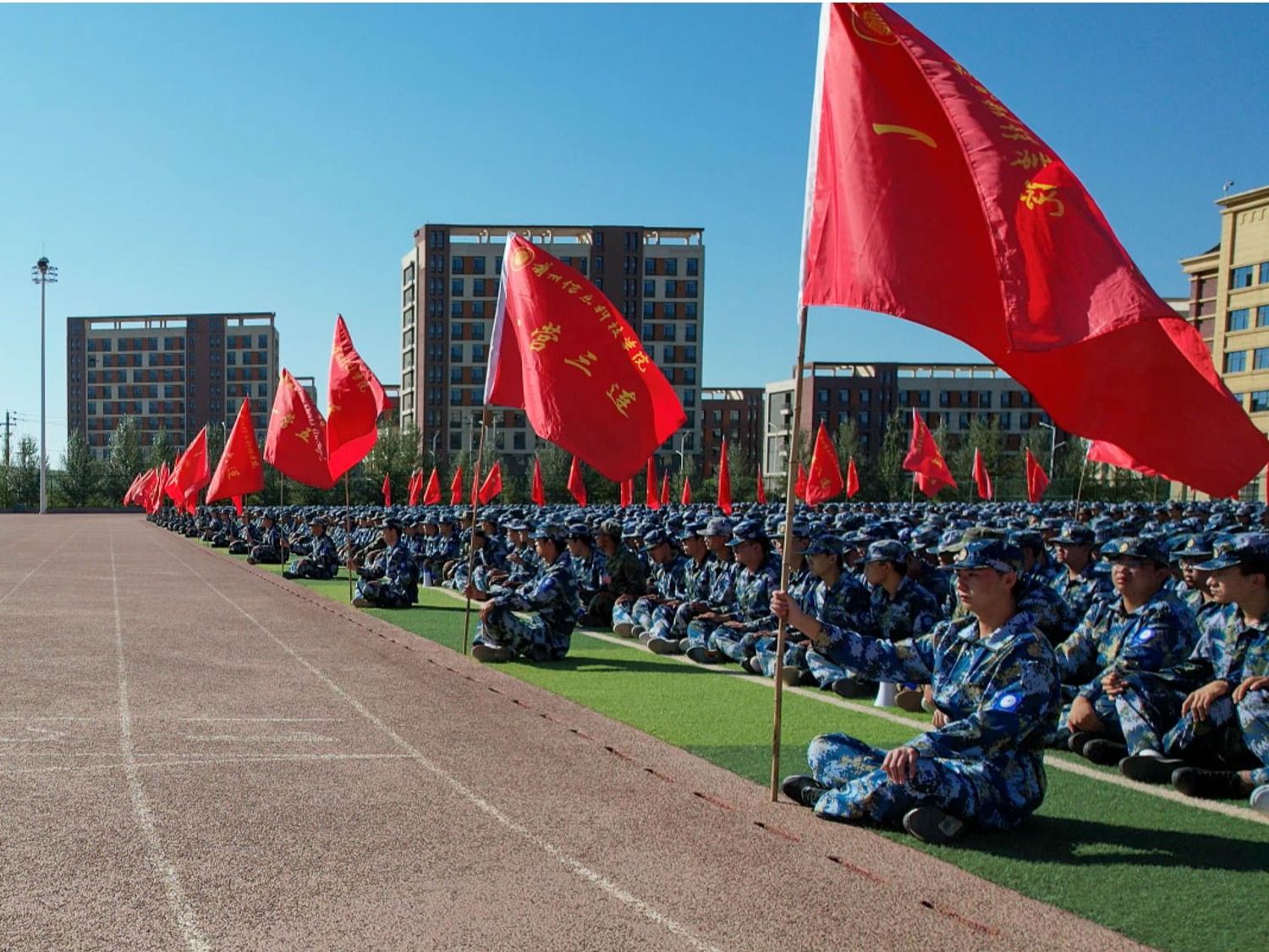 践行强国志，砥砺正当时  —beat365正版唯一官网举行国防教育专题报告会